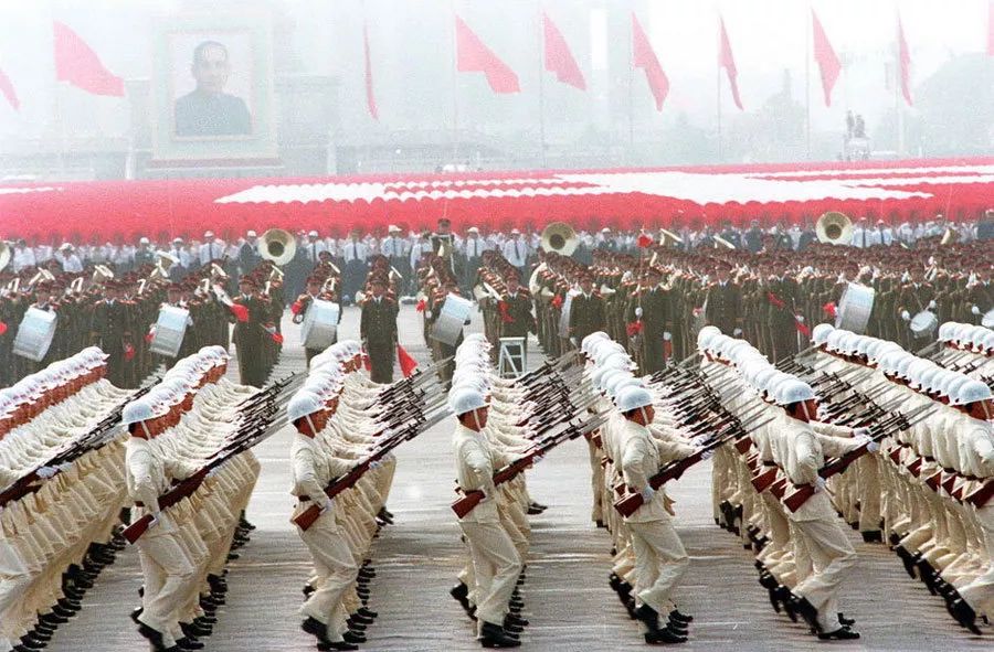 中國閱兵史上的霸氣瞬間，回顧1984年的閱兵盛況，中國閱兵史上的霸氣瞬間，回顧1984年閱兵盛況的震撼瞬間