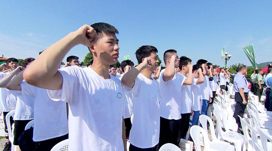 兵役登記證上大學一定要嗎？詳解兵役登記與大學入學要求，關于兵役登記證與大學入學要求的詳解，是否上大學必須持有兵役登記證？