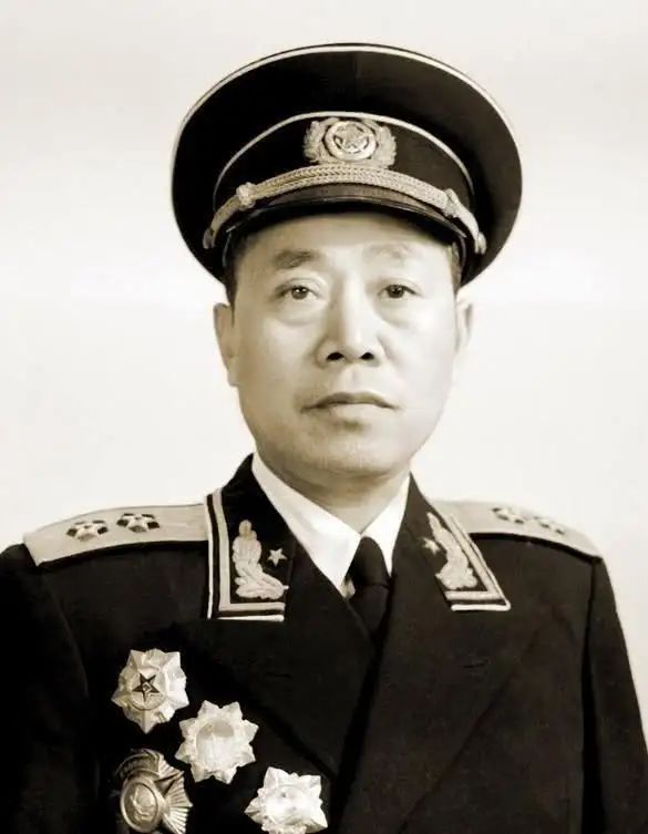 上將上面還有等級(jí)嗎，探究軍銜體系中的高級(jí)職位與等級(jí)劃分，軍銜體系揭秘，上將之上是否還有更高級(jí)別？高級(jí)職位與等級(jí)劃分全解析