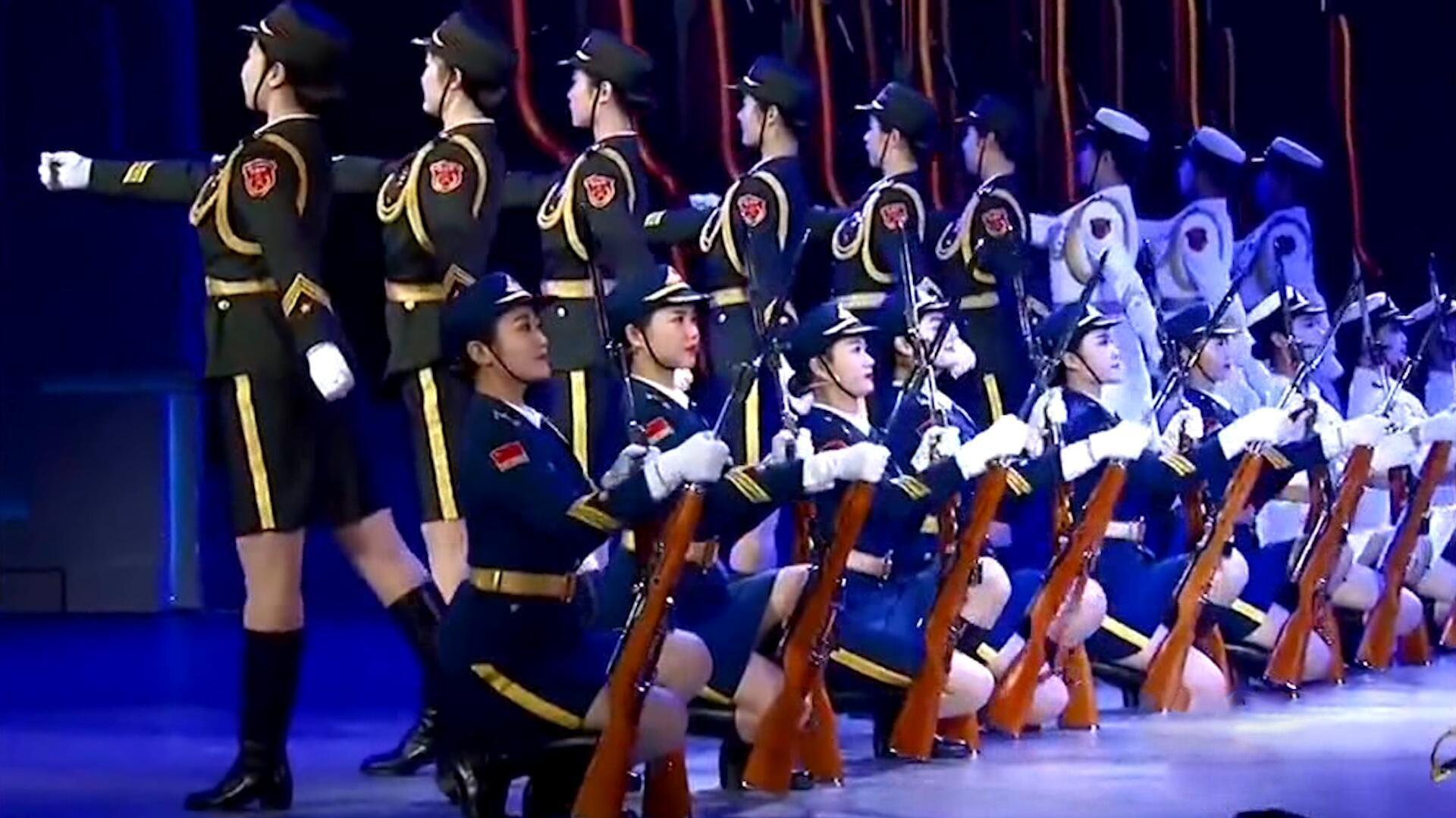 三軍女兵隊跳舞，展現(xiàn)力量與柔美的完美結(jié)合，三軍女兵隊舞蹈，力量與柔美的完美交融