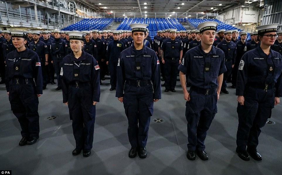 伊麗莎白女王號航母圖片，展現(xiàn)英國海軍力量的驕傲，伊麗莎白女王號航母展示英國海軍力量的風(fēng)采