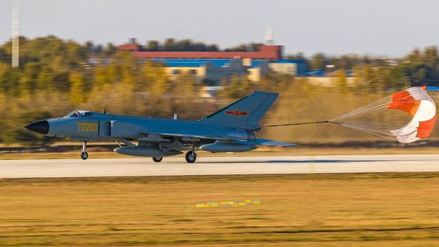 關于2022年殲-7還有多少架的探討，探討，殲-7戰(zhàn)機在2022年的數(shù)量概況