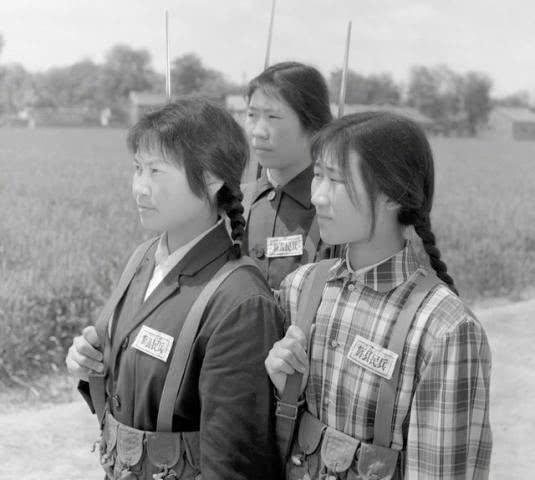 中國女兵老照片，歷史中的巾幗英雄形象展現(xiàn)，中國女兵老照片，歷史巾幗英雄形象展