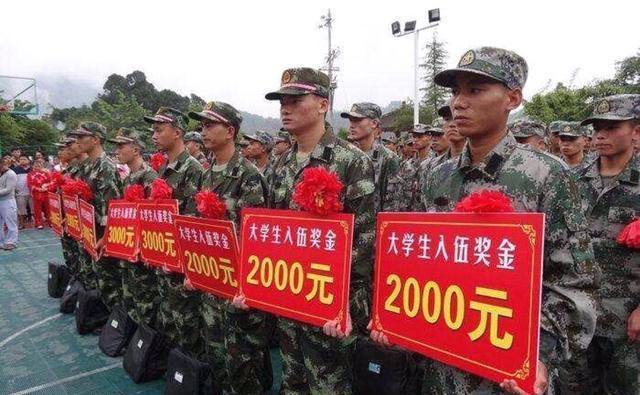 大學(xué)生如何參軍，一條充滿榮耀與成長的道路，大學(xué)生參軍之路，榮耀與成長的交織