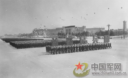 重溫歷史瞬間，探索1959年國(guó)慶閱兵視頻，重溫歷史瞬間，探索經(jīng)典，回顧1959年國(guó)慶閱兵盛況