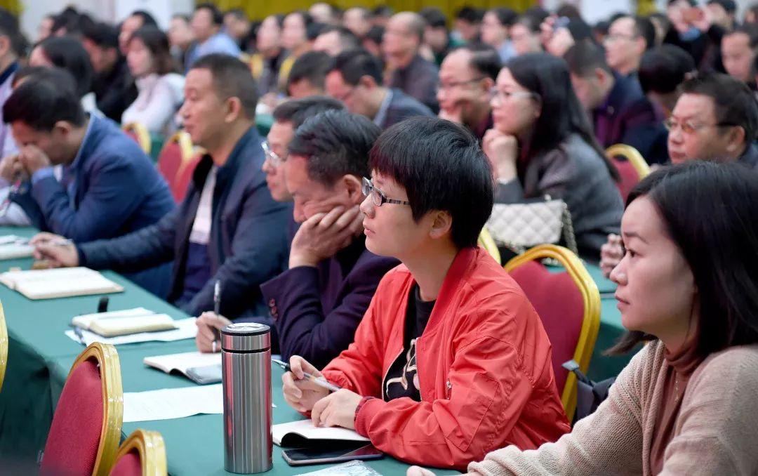 新聞報(bào)刊最新一期，深度解讀熱點(diǎn)事件，掌握最新資訊動(dòng)向，新聞熱點(diǎn)深度解讀，掌握最新資訊動(dòng)向