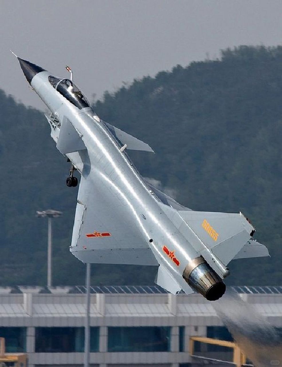 殲-10戰(zhàn)斗機(jī)是幾代機(jī)？全面解析中國(guó)空軍的主力戰(zhàn)機(jī)，中國(guó)空軍主力戰(zhàn)機(jī)殲-10戰(zhàn)斗機(jī)的全面解析，幾代機(jī)？