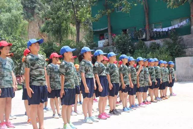 軍事夏令營視頻，體驗軍事訓練，展現(xiàn)青少年風采，軍事夏令營體驗之旅，青少年風采展現(xiàn)與軍事訓練紀實