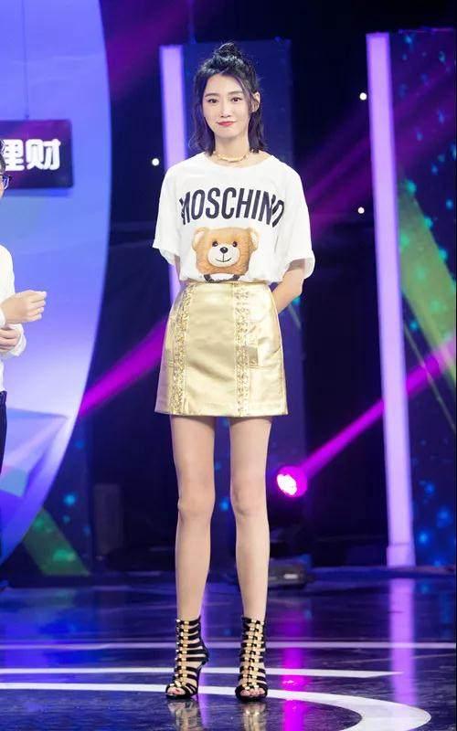 謝娜個人資料，出生日期、身高及其他詳細信息，謝娜個人檔案，生日、身高及其他詳細信息揭秘