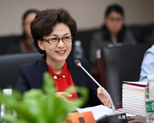 海霞個人簡歷——一位杰出人才的成長歷程，海霞的成長歷程，一位杰出人才的奮斗與成就