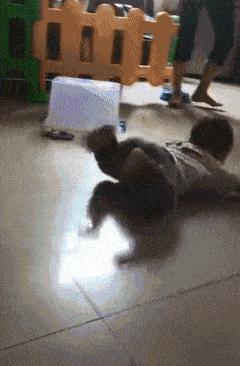 被抱起來(lái)撞到哭的緩解方法，被抱起來(lái)撞到哭的緩解方法與應(yīng)對(duì)技巧