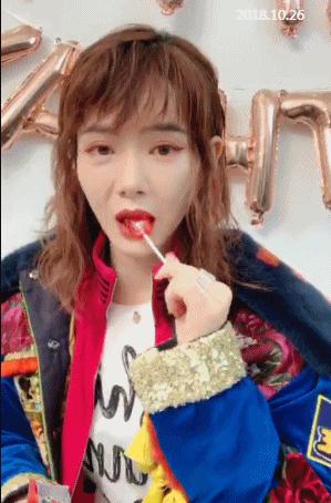 割雙眼皮手術(shù)的風(fēng)險(xiǎn)與后果，一個(gè)深刻的反思，雙眼皮手術(shù)的風(fēng)險(xiǎn)與后果深度剖析