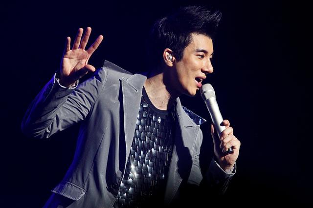 王力宏怎么了？——探尋音樂(lè)巨星背后的故事，王力宏背后的故事，音樂(lè)巨星遭遇何事？