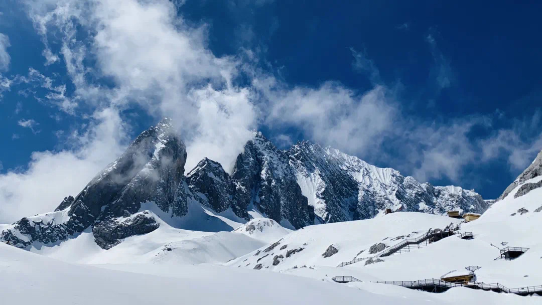 玉龍雪山景點介紹——探秘云南的雪山奇觀，玉龍雪山探秘，云南雪山奇觀的魅力景點介紹