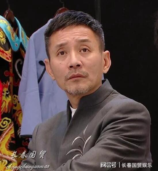 江珊現(xiàn)任丈夫揭秘，他的名字是什么？，江珊現(xiàn)任丈夫身份揭秘，他的名字究竟是什么？